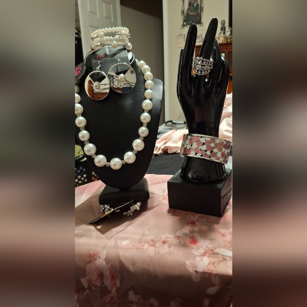 Elegant Pearl and Silver Jewelry Set
